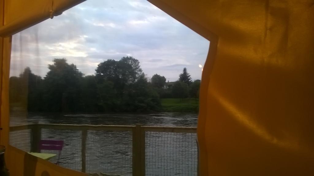 Camping Des Ribieres Confolens Esterno foto