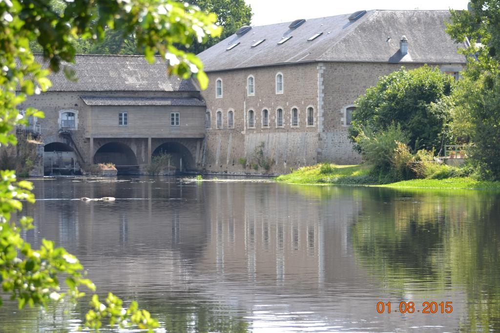 Hotel Camping Des Ribieres Confolens Esterno foto