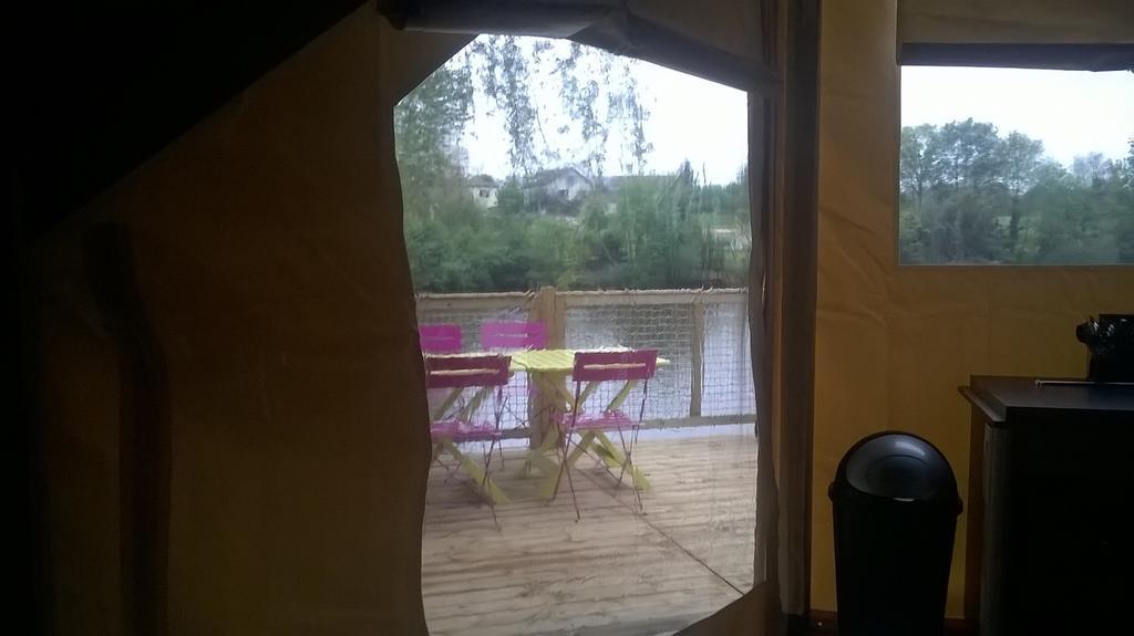 Camping Des Ribieres Hotel Confolens Esterno foto