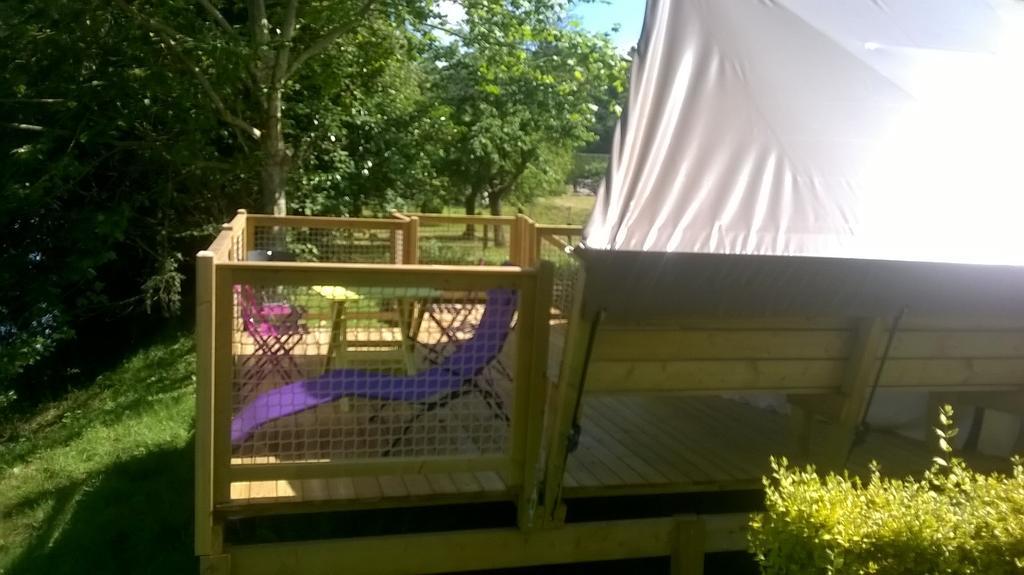 Camping Des Ribieres Confolens Esterno foto