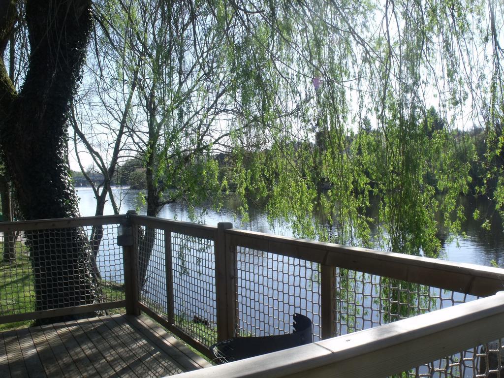 Camping Des Ribieres Confolens Esterno foto