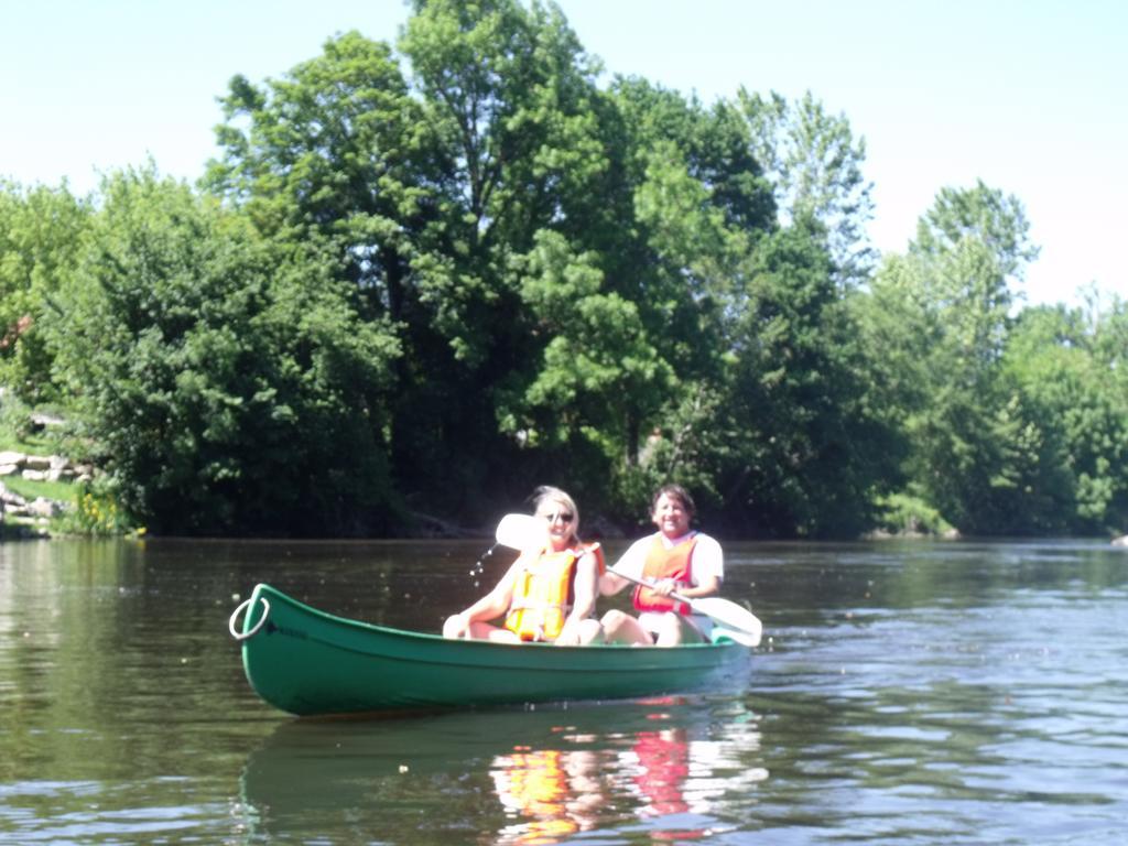 Camping Des Ribieres Hotel Confolens Esterno foto