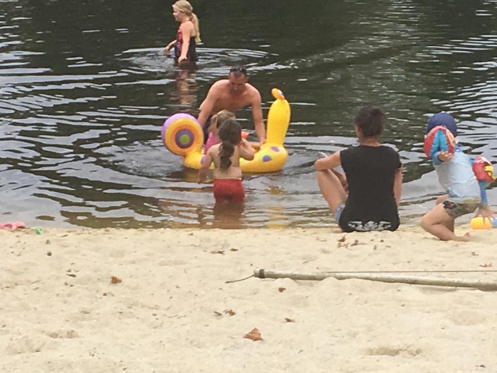 Camping Des Ribieres Confolens Esterno foto