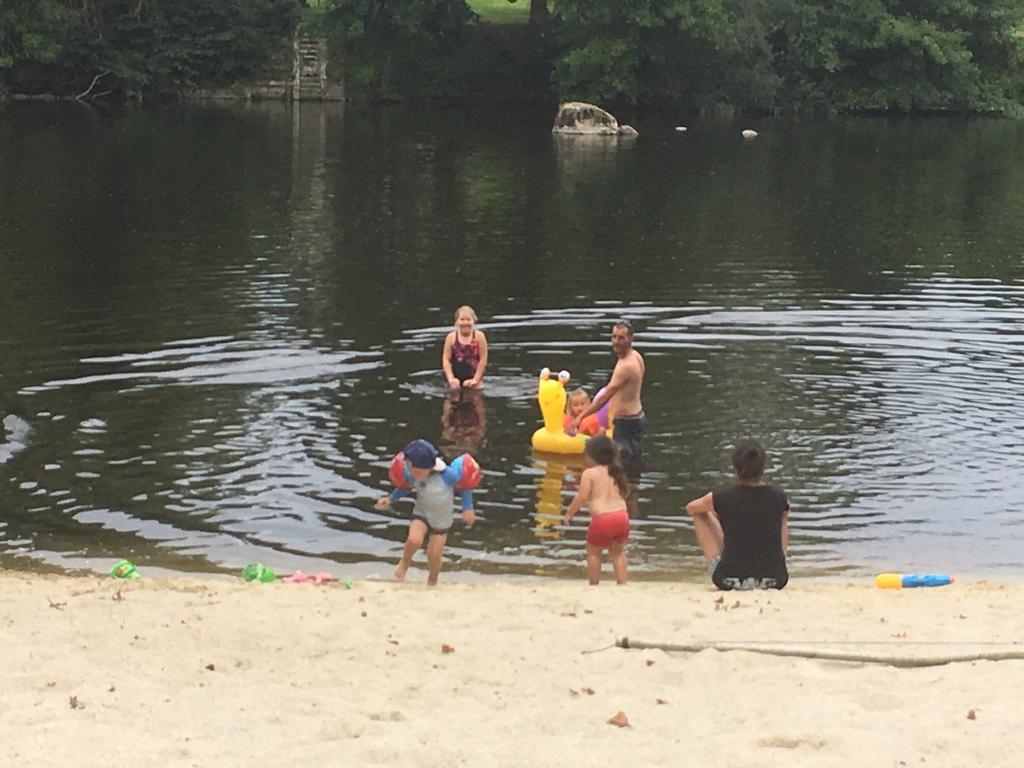 Camping Des Ribieres Confolens Esterno foto
