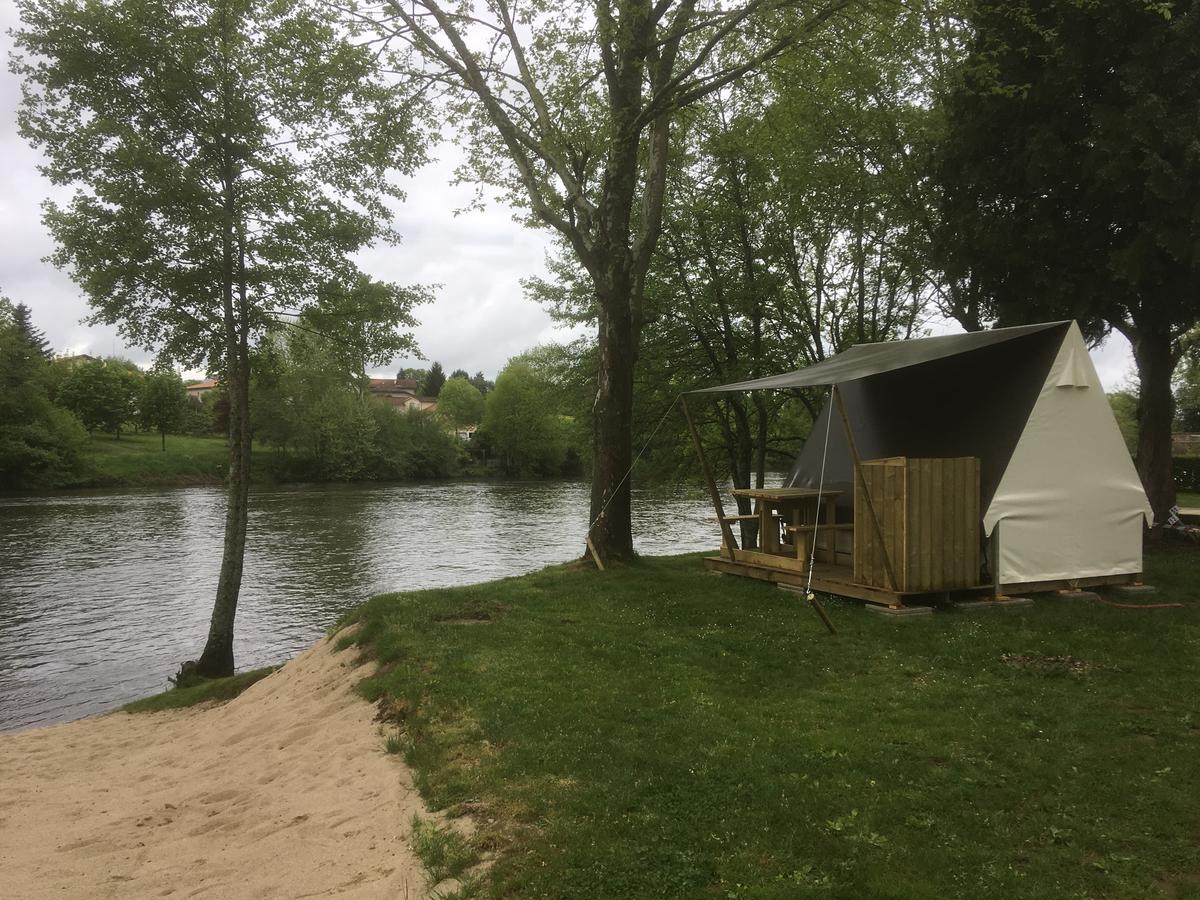 Hotel Camping Des Ribieres Confolens Esterno foto