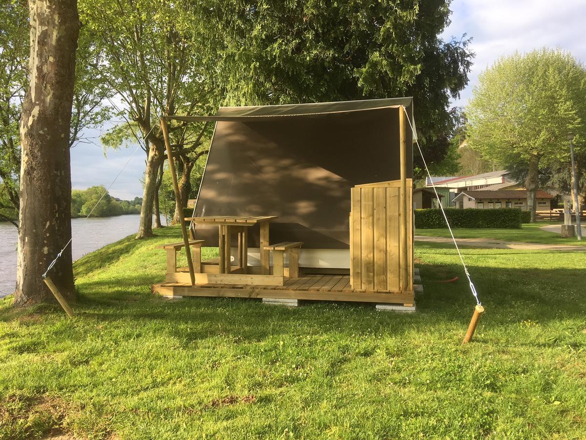 Camping Des Ribieres Confolens Esterno foto