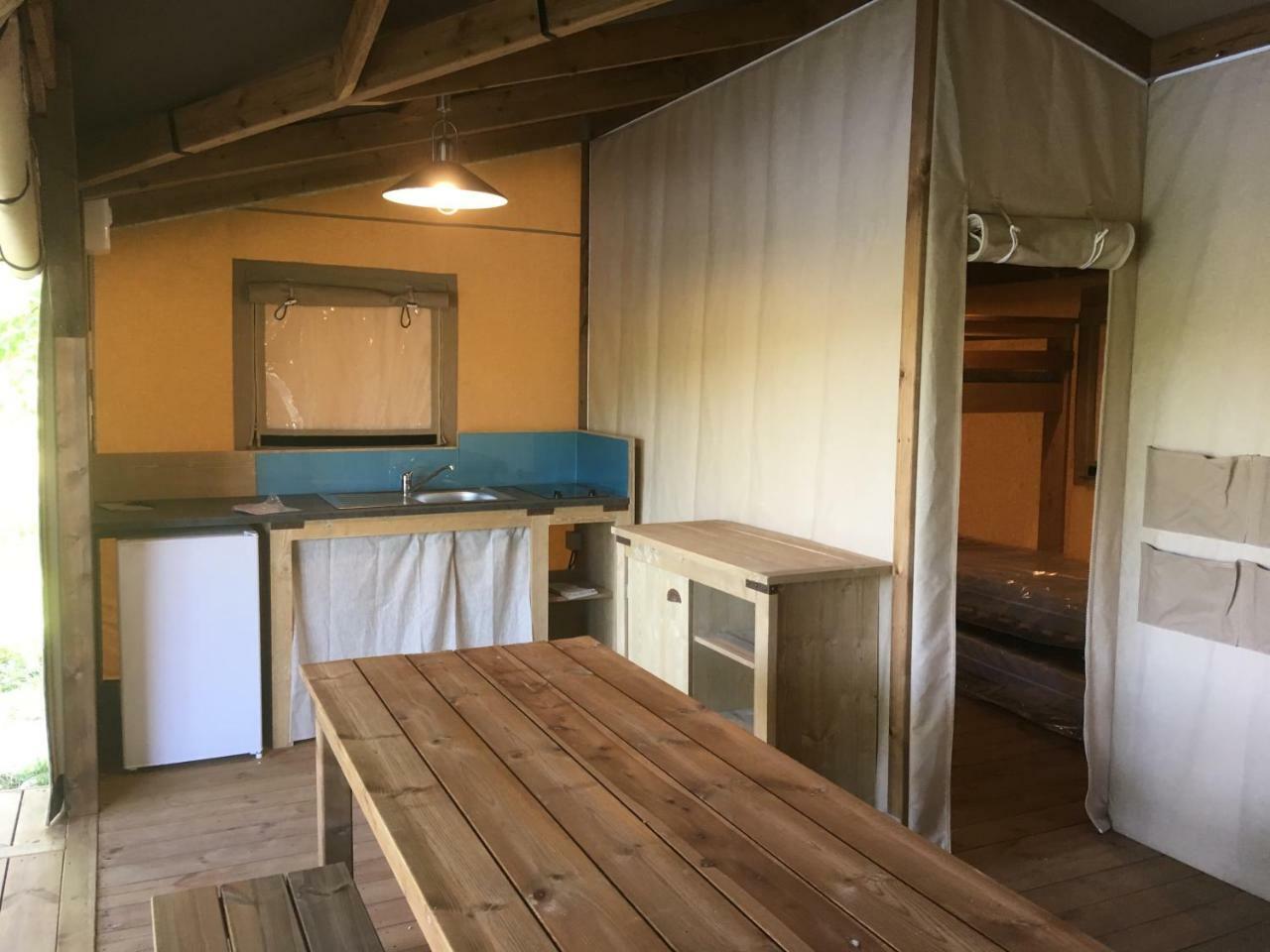 Camping Des Ribieres Confolens Esterno foto