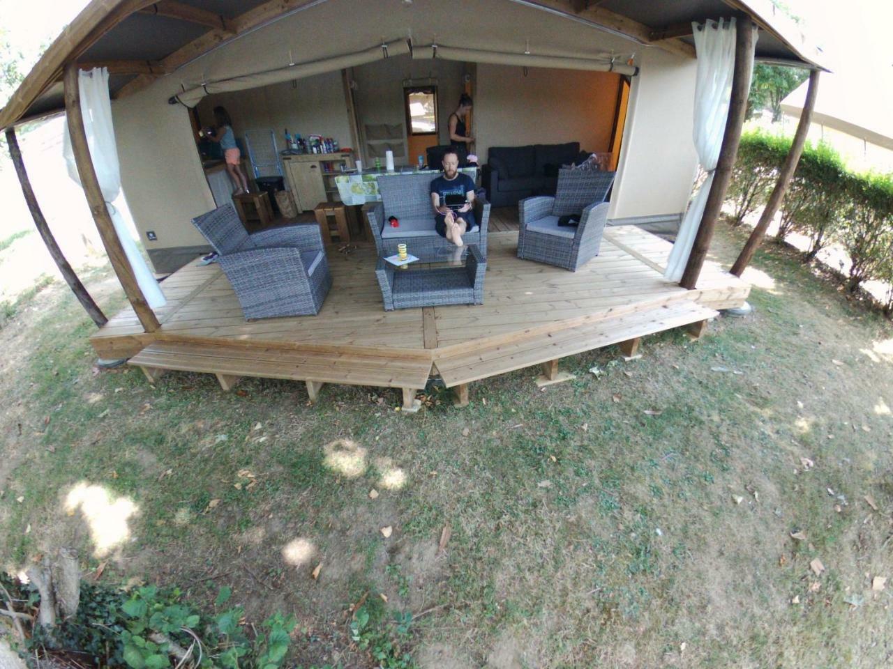 Camping Des Ribieres Confolens Esterno foto